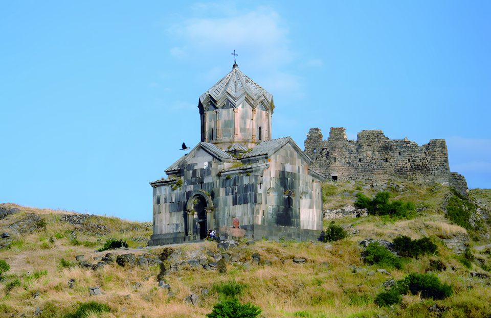 Forteresse d’Amberd et observatoire de Byurakan